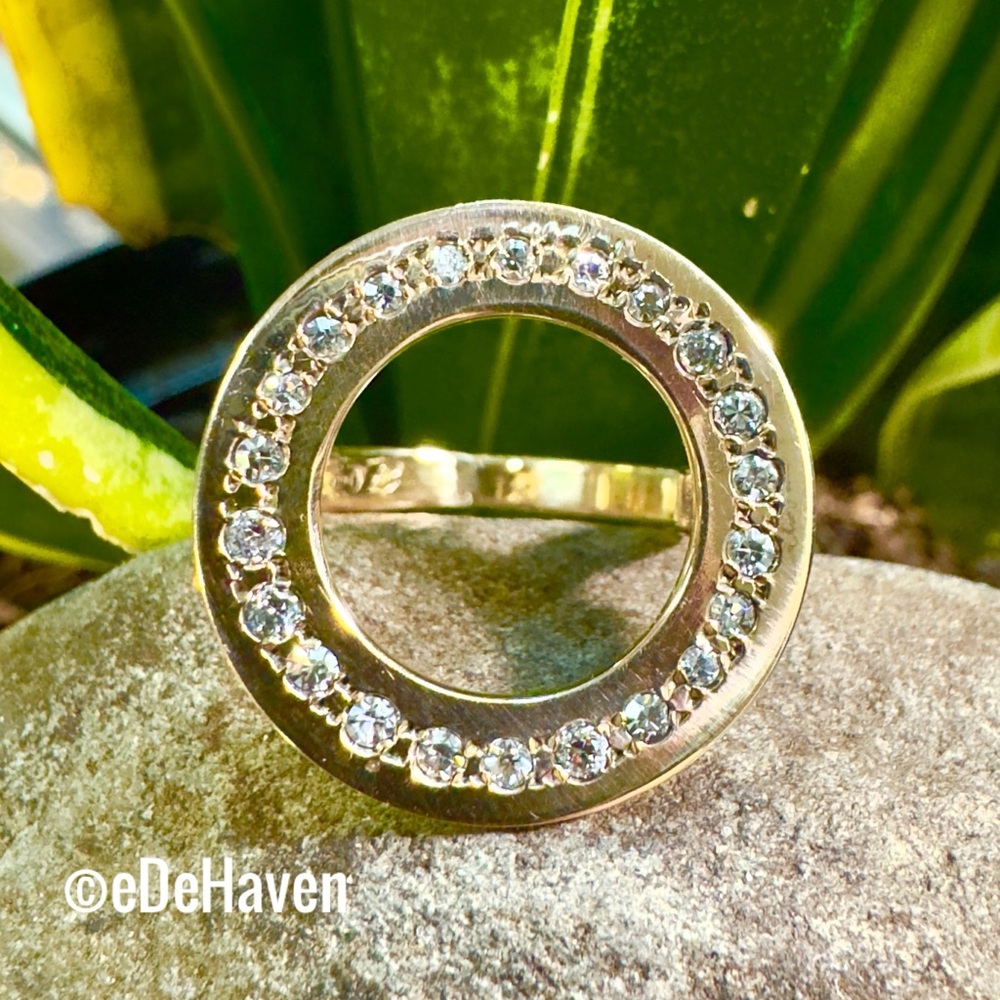 E. DeHaven 14k Diamond Circle ring - Picture 5 of 5